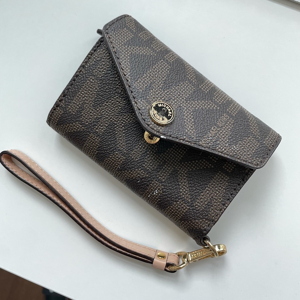 Michael kors phone and wallet holder